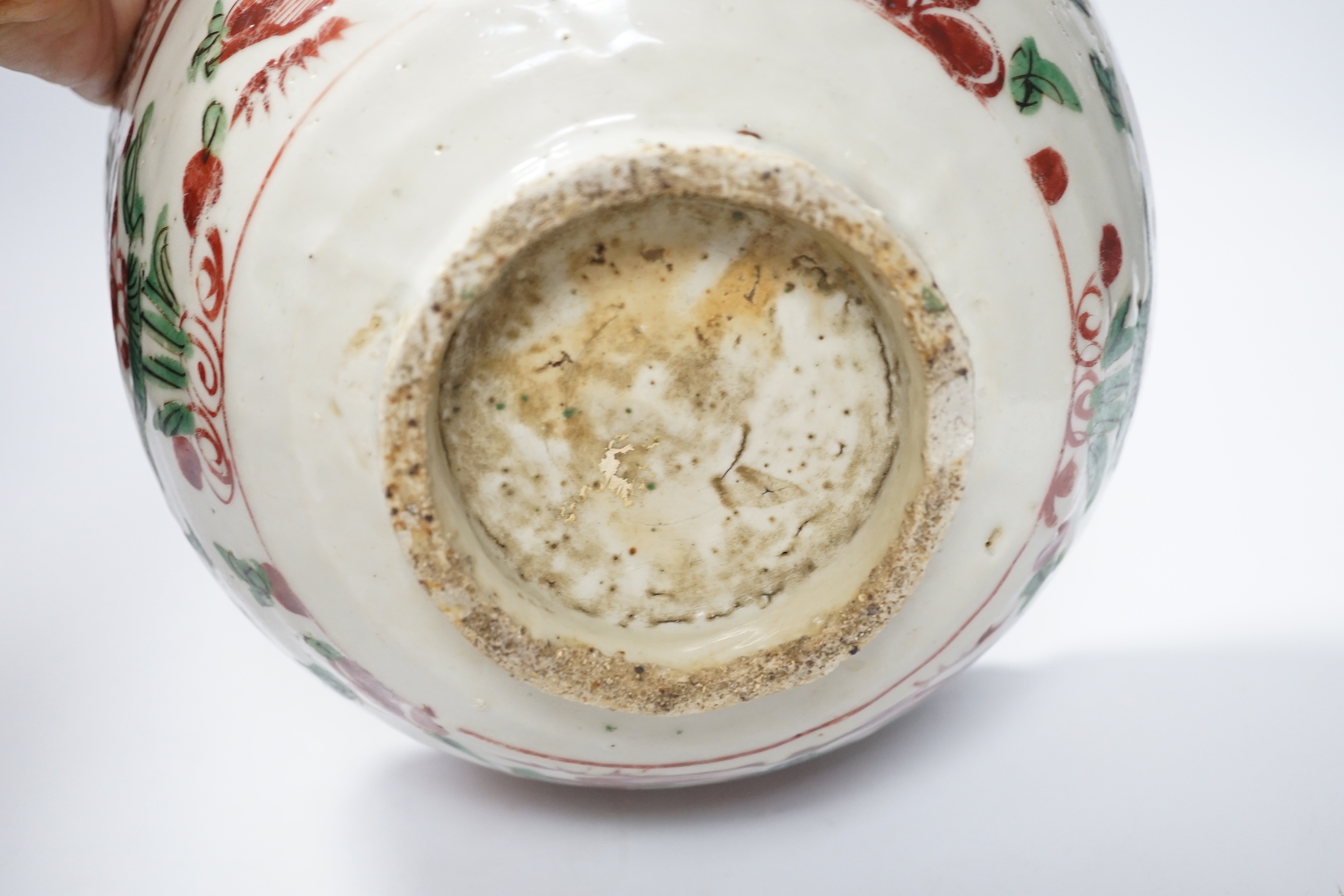 A Chinese late Ming Swatow polychrome bowl and an Annamese box and cover, largest 25cm diameter